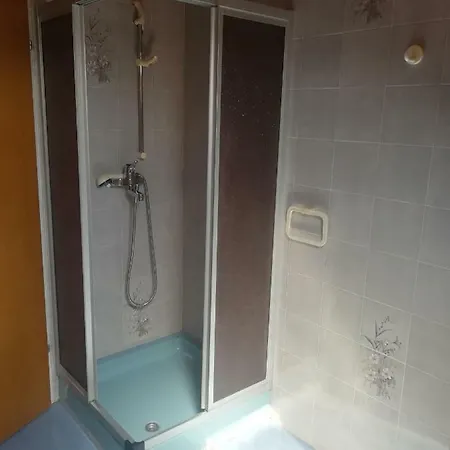 Bee Near Bled Apartment *