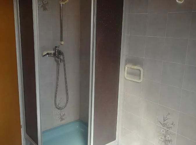 Bee Near Bled Daire *